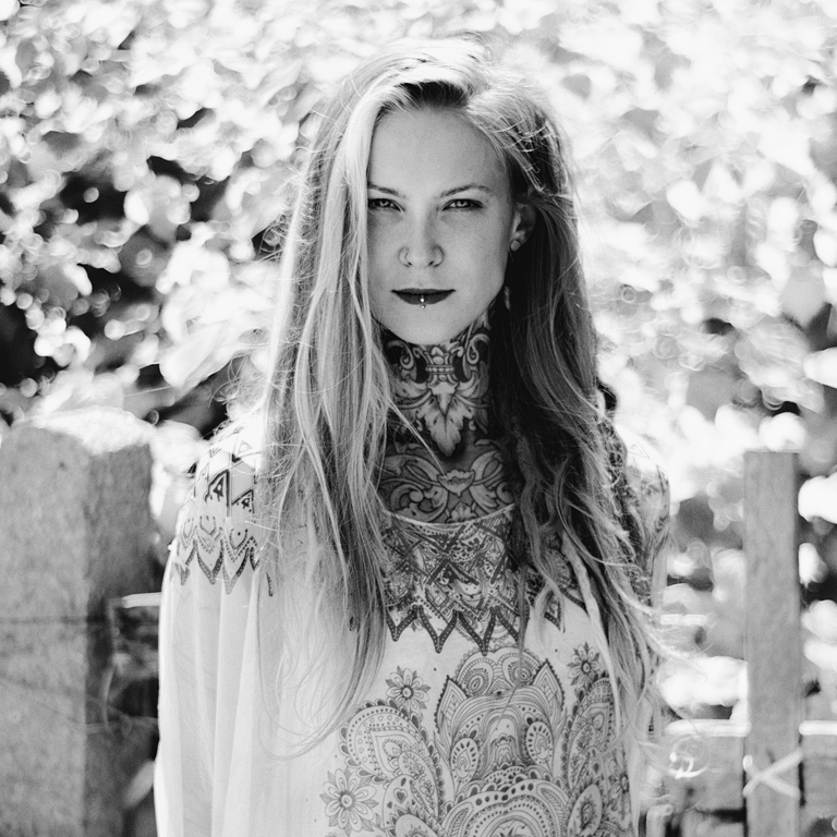 Black and white portrait of Taneesha.